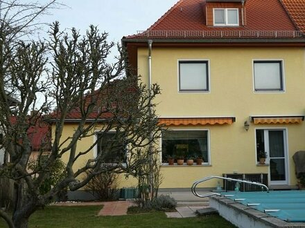 ++TOP-WOHNLAGE-INNENSTADT! "KLEINES PARADIES" mit 120m²-Wfl., Kaminofen, schöner Garten mit Pool & Doppel-Garage! (Verh…