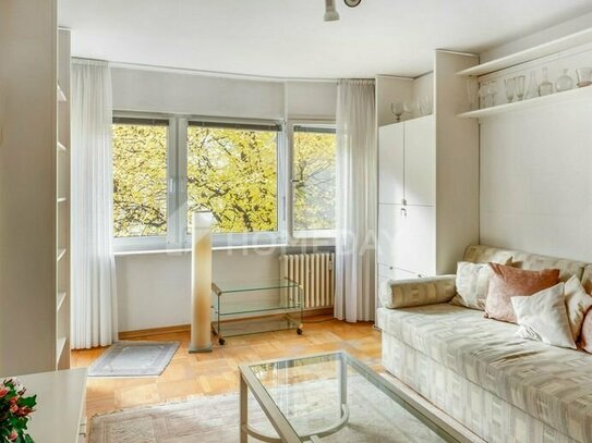 Sofort beziehbar: Schönes, möbliertes City-Apartment mit Loggia und Aufzug in Berlin-Wilmersdorf