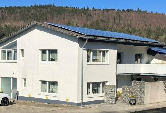 Saniertes, großzügiges Zweifamilienhaus in zentrumsnaher Lage