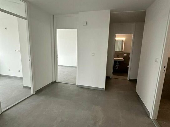 Erstbezug nach Sanierung! 3 Zimmer Wohnung mit Balkon, Bergblick und EBK in Planegg bei München