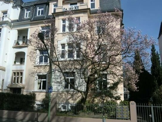 Attraktive 3 Zi - Wohnung mit EBK (2. OG) in Frankfurt am Holzhausenpark