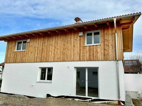 Großzügiges Neubau-Einfamilienhaus mit Garage und Carport!