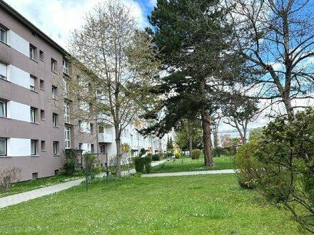 Bezugsfrei! Großzügige 3- Zimmer Wohnung in zentraler Lage von Dachau mit zwei Balkonen