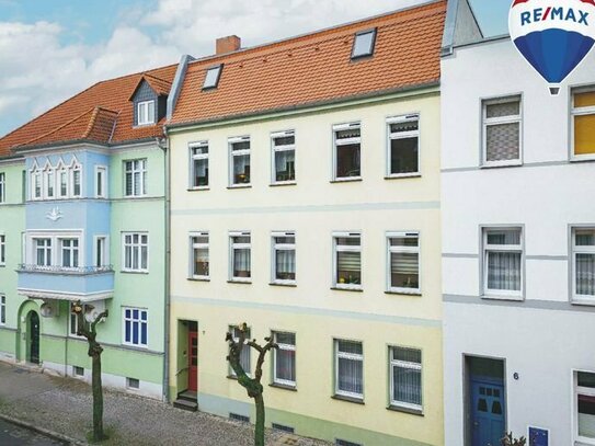 Attraktives Zweifamilienhaus als solide Kapitalanlage in Schönebeck.