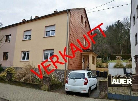 Schönes Zweifamilienhaus mit Garten und Garage. Waldrandlage Geislautern.