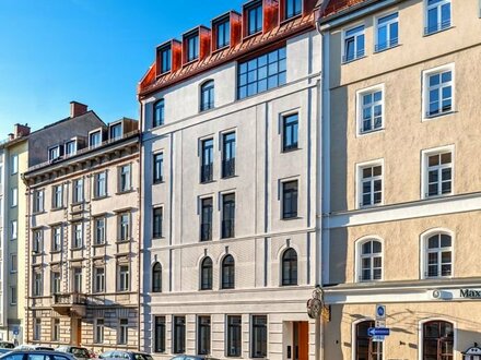 Individuell gestaltbare Altbauwohnung mit Süd-West-Balkon zum Selbstausbau