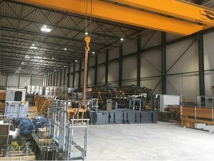 Maschinenbau-, Stahlhandelshalle, ca. 7.000 qm, große Deckenhöhe, mit Deckenkränen, in Offenburg