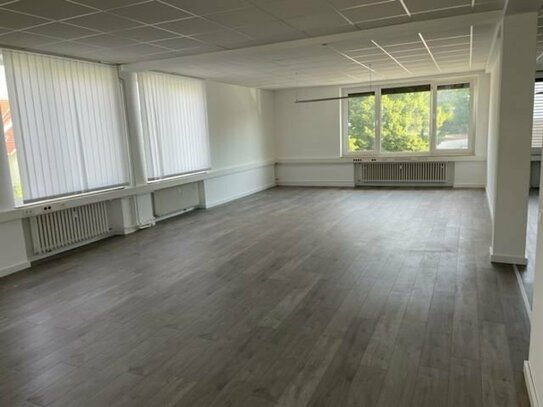 Schönes helles Büro frisch renoviert in Steinhagen !