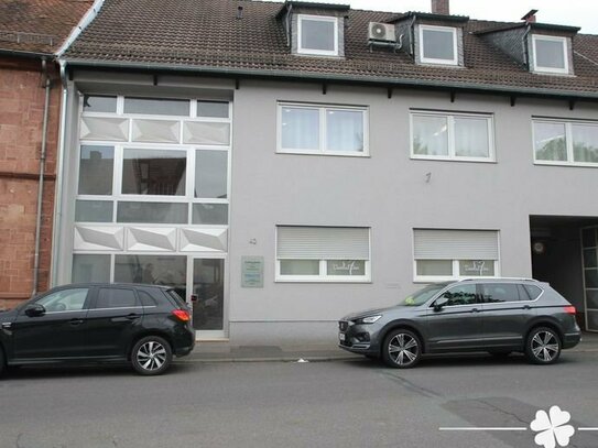 BERK Immobilien - Attraktive Büroflächen mit Laborraum in zentraler Lage von Mömlingen zu vermieten