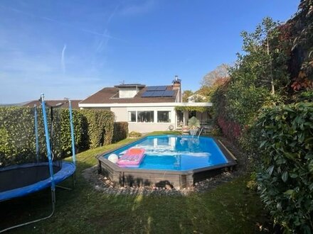 Provisionsfrei - großzügige Doppelhaushälfte mit ELW in bevorzugter Aussichtslage mit Terrasse; Garten & Pool in Weil a…