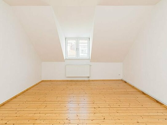 Altbau-Wohntraum: Bezugsfertige 2-Zimmer-Dachgeschoss-Wohnung in Plagwitz