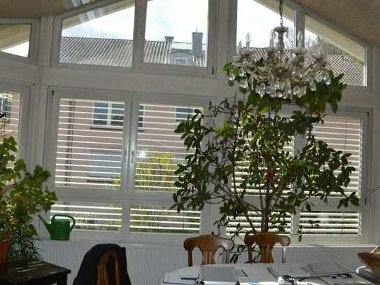 Großzügige & helle 4-Zimmerwohnung mit Wintergarten, Dachterrasse & Garten/Bauplatz zu verkaufen!