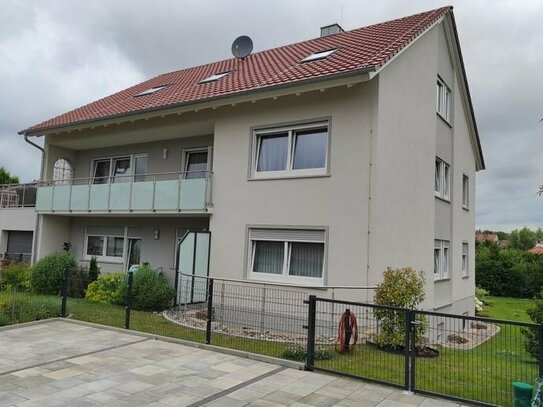 Helle und geräumige 4-Zimmer Dachgeschosswohnung mit Balkon und Blick auf den Schwanberg