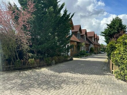 Gemütliches Reihenmittelhaus mit Carport und idyllischem Grundstück zu verkaufen.