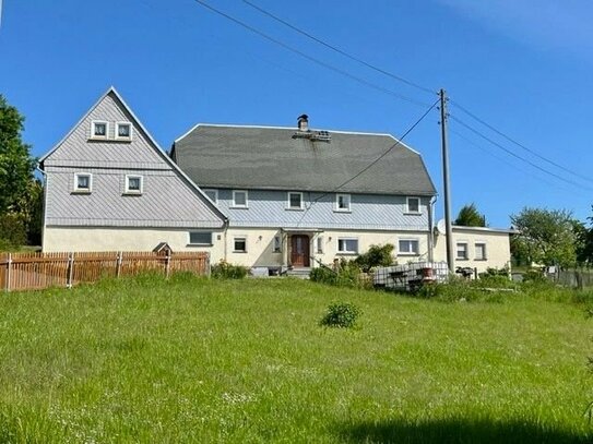 Dauerhafte Lebensfreude in schöner Natur und ländlicher Umgebung! Wohnhaus mit Nebengelass und Garagen