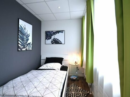 1-Zimmer-Penthouse-Wohnung, komplett ausgestattet, zentral in Niederrad