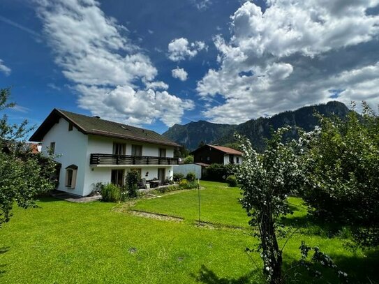 1-2-Familienhaus mit traumhaftem Grundstück in Inzell
