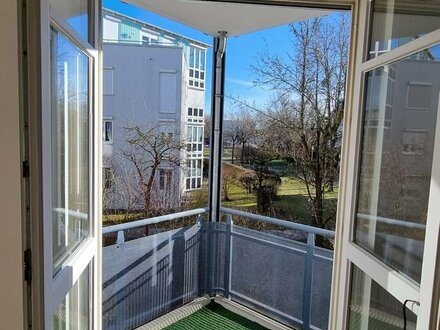 *102*Eigentumswohnung*sofort bezugsbereit*renoviert*EBK*38m² Wfl * Balkon * München - Haar