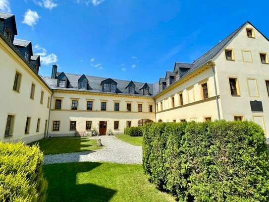 Geräumige 2 Raum-WE mit Tageslichtbadezimmer, PKW Stellplatz u. großem Garten in zentraler Lage von Thum