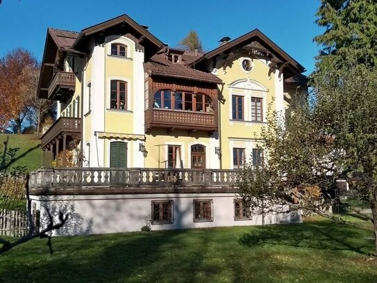 Miesbach -Bestlage - Dachgeschoßwohnung in herrschaftlicher Villa