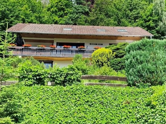 Traumhafter Blick in die Berge - Ein-/Zweifamilienhaus mit Einliegerwohnung im Bayrischen Stiel.