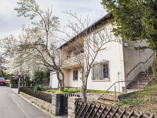 Einfamilienhaus an der su¨dlichen Weinstrasse in hervorragender Lage