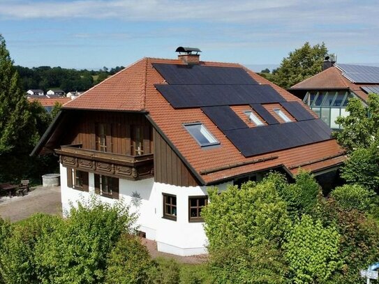 Tolles Haus mit schönem Garten, neuer PV-Anlage und Wärmepumpe. Top renoviert, von privat!