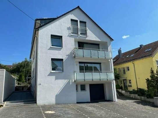 Remshalden: Moderne und helle 3-Zimmer-Dachgeschoss Wohnung