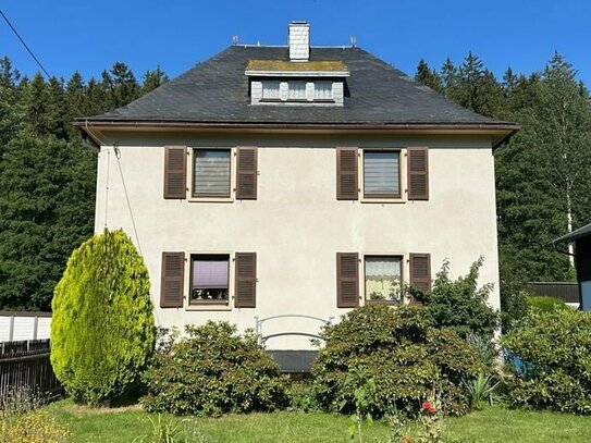 TOP Kapitalanlage, Mehrfamilienhaus mit 3 Wohnungen, DG ausbaufähig! Großes Grundstück mit 3 Garagen