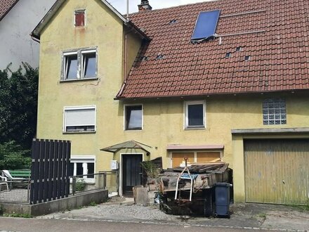 Charmantes Haus im Dornröschenschlaf