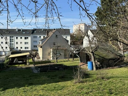 Wohnhaus mit zusätzlichem Bauplatz in Gerbrunn