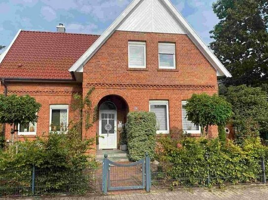 Großzügiges Einfamilienhaus mit Einbauküche und Terrasse in schöner Wohnlage