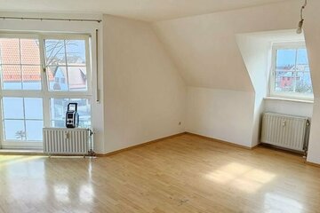 Neu Renoviert - Wohnen mit sonnigen Aussichten - Gepflegte attraktive 2 Zimmer Wohnung mit herrlicher großer Dachterrasse in guter Lage von Altdorf