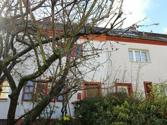 Ruhiges Reihenhaus mit sonniger Westterrasse und Garten in Britz