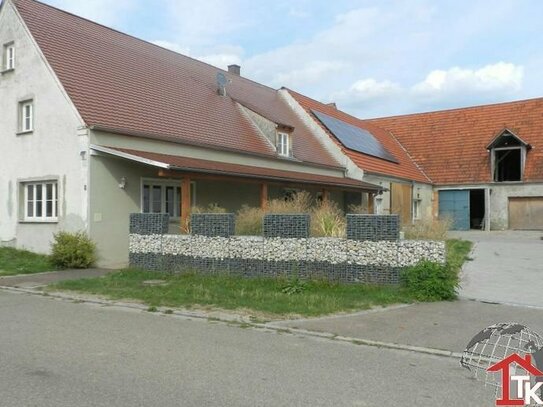 Einfamilienhaus mit Nebengebäuden un Wechingen bei Nördlingen