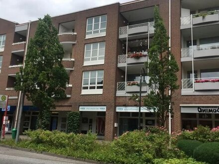 Modernisierte Wohnung mit zwei Zimmern sowie Balkon und EBK in Norderstedt