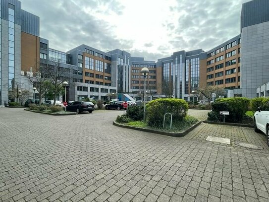 Außergewöhnliche Büroflächen in einladendem Gewerbepark zu mieten. Aufzug, modernes Konferenzcenter