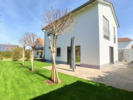 Neuwertiges Einfamilienhaus mit Garten und Garage in Werneck