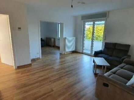 Wohnung mit Balkon in der 1. Etage / gerne an WG zu vermieten /auch gerne teilmöbiliert