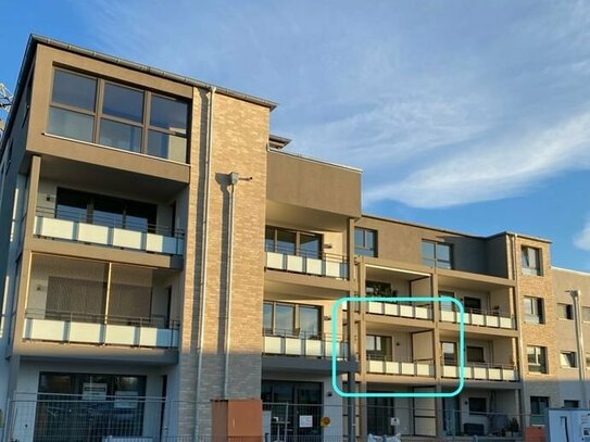 Neubau mit Fernwärme: 3,5 Zi.- mit Terrasse / Balkon - Aufzug-Gäste-WC-Tiefgarage