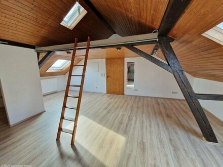 Helle, gemütliche Dachgeschoss-Eigentumswohnung mit Garage in schöner Wohnlage von Mülhofen