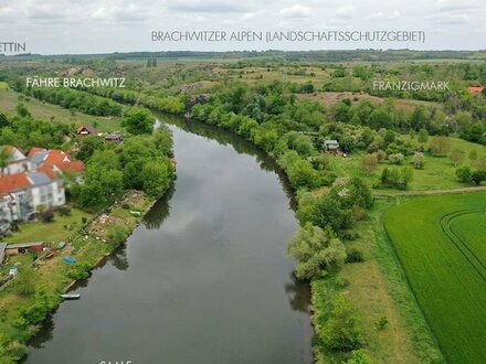 Atriumhaus mit Saaleblick . Grundstück mit Baugenehmigung