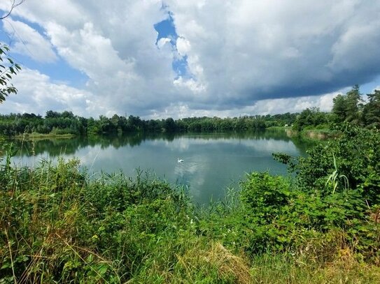 Freistehendes Häuschen am See