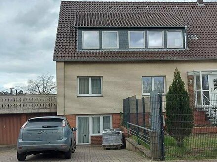 Großzügiges 2 Familienhaus mit Vollkeller 3 Garagen und Stellplätze