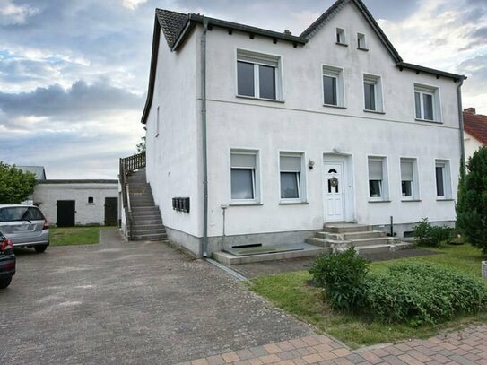 Renditehaus - Mehrfamilienhaus mit 4 Wohnungen, Nebengelass, Keller, Grundstück, Stellplätze