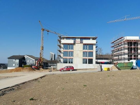 ab Okt. 2024 / Neubau-Komfort-Wohnung mit schönem Süd-Balkon