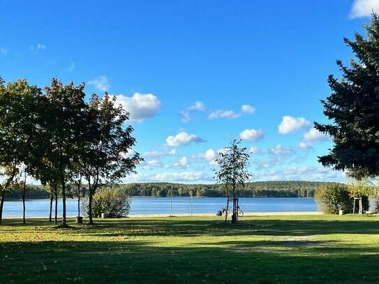 Neuwertiges Ferienhaus am See