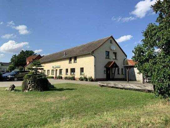 gepflegtes Haus mit Gastronomie und Bowlingbahn