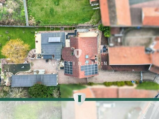 Großzügiges Einfamilienhaus mit drei zusätzlichen Wohneinheiten, weitläufigem Garten und Indoorpool