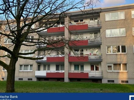 KR-Elfrath-Komplett sanierte 4-Zimmer-Wohnung im 1.Obergeschoss mit 2 Balkonen und Blick ins Grüne!